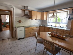 Refrigerador, microondas, horno, lavavajillas