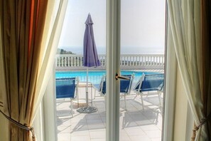Pool - Villa Virginia: A splendid two-story villa which faces the sun and the sea, with Free WI-FI. (Castellabate)