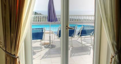 Villa Virginia: A splendid two-story villa which faces the sun and the sea, with Free WI-FI.