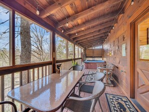 Outdoor dining - ER107 - Smoky Mountain Charm - Great Location!  Close To Town! (Pigeon Forge)