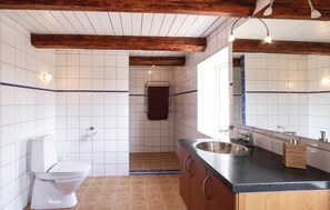 Shower - 3 bedroom lovely home in Löderup (Löderup)