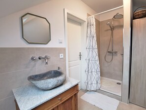 Unclassified image, 4 of 18, button