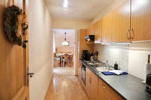 Fridge, microwave, oven, coffee/tea maker