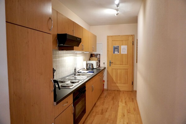 Fridge, microwave, oven, coffee/tea maker