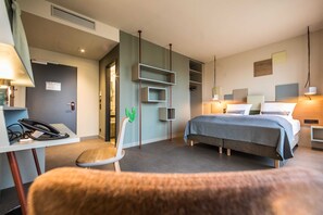 Unclassified image, 3 of 23, button - Double room More & Special, barrier-free - Hotel einsmehr (Augsburg)