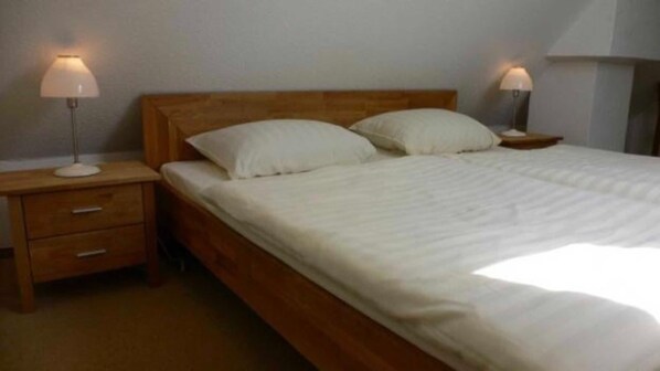 1 bedroom, travel crib, WiFi, bed sheets