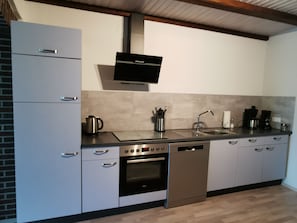 Réfrigérateur, four, lave-vaisselle, cafetiÚre/bouilloire