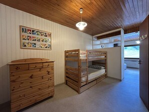 Room - Cozy Studio for 4 in Montgenèvre, Ski-in/Ski-out, Ski Locker, Optional Services (Montgenèvre)