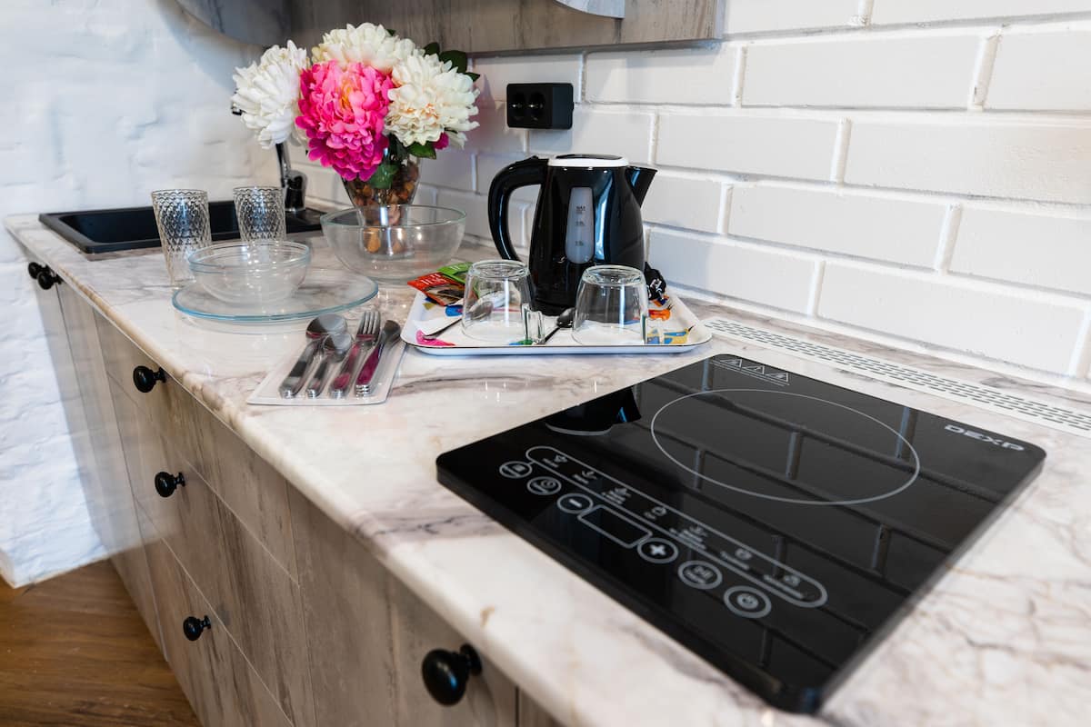 Luxe appartement | Woonruimte | Een flatscreentelevisie en vloerverwarming
