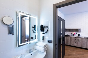 Luxury Apartment | Bathroom | Hair dryer, heated floors, towels, soap