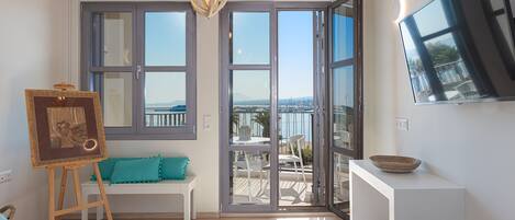 2 bedrooms, in-room safe, desk, iron/ironing board