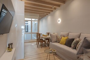Smart TV, stereo, offices