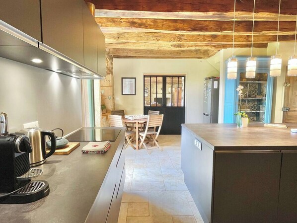 Private kitchen - Family home just outside Sarlat (Proissans)