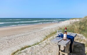 بالقرب من الشاطئ