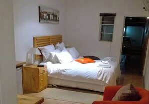 1 多间卧室、客房内保险箱、WiFi、床单