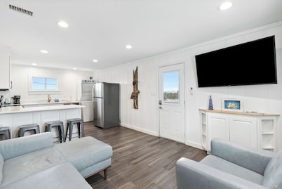 Coastal Cottage - Close to Gulf Shores Beaches/Attractions!