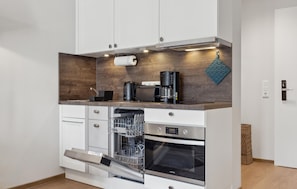 Kühlschrank, Herdplatte, Geschirrspüler