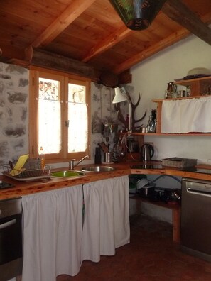 Fridge, microwave, oven, stovetop - Mountain chalet / Mercantour / Haut-Verdon (COLMARS (04370))