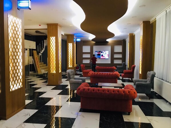 Lobby sitting area - Alemdaroglu Airport Hotel (Kars)