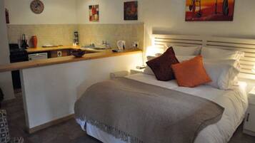 1 makuuhuone, tallelokero huoneessa, Wi-Fi, vuodevaatteet