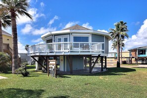 Exterior - Fabulous stilted home! 0.4 miles to beach, Community pool! (Port Aransas)