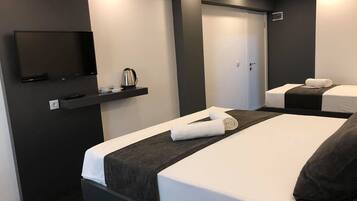 Room | Free minibar, individually decorated, individually furnished