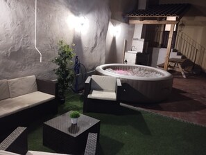 Indoor spa tub - Town house in the heart of the Tiétar Valley (Casavieja)
