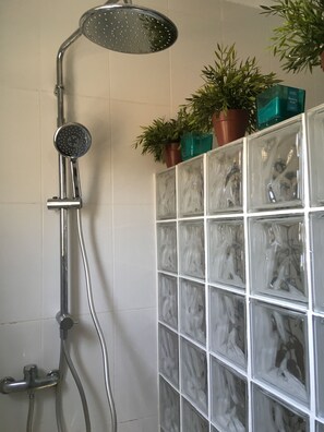 Shower, hair dryer, towels, soap - Herdade Palma T2 (country house) (Moita)