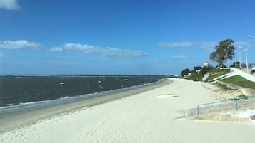 Espreguiçadeiras, toalhas de praia