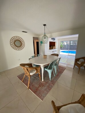 Dining - 3 bedroom, 2 bathroom private pool home just minutes from Siesta Key! (Sarasota)