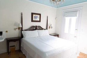 4 bedrooms, desk, iron/ironing board, WiFi