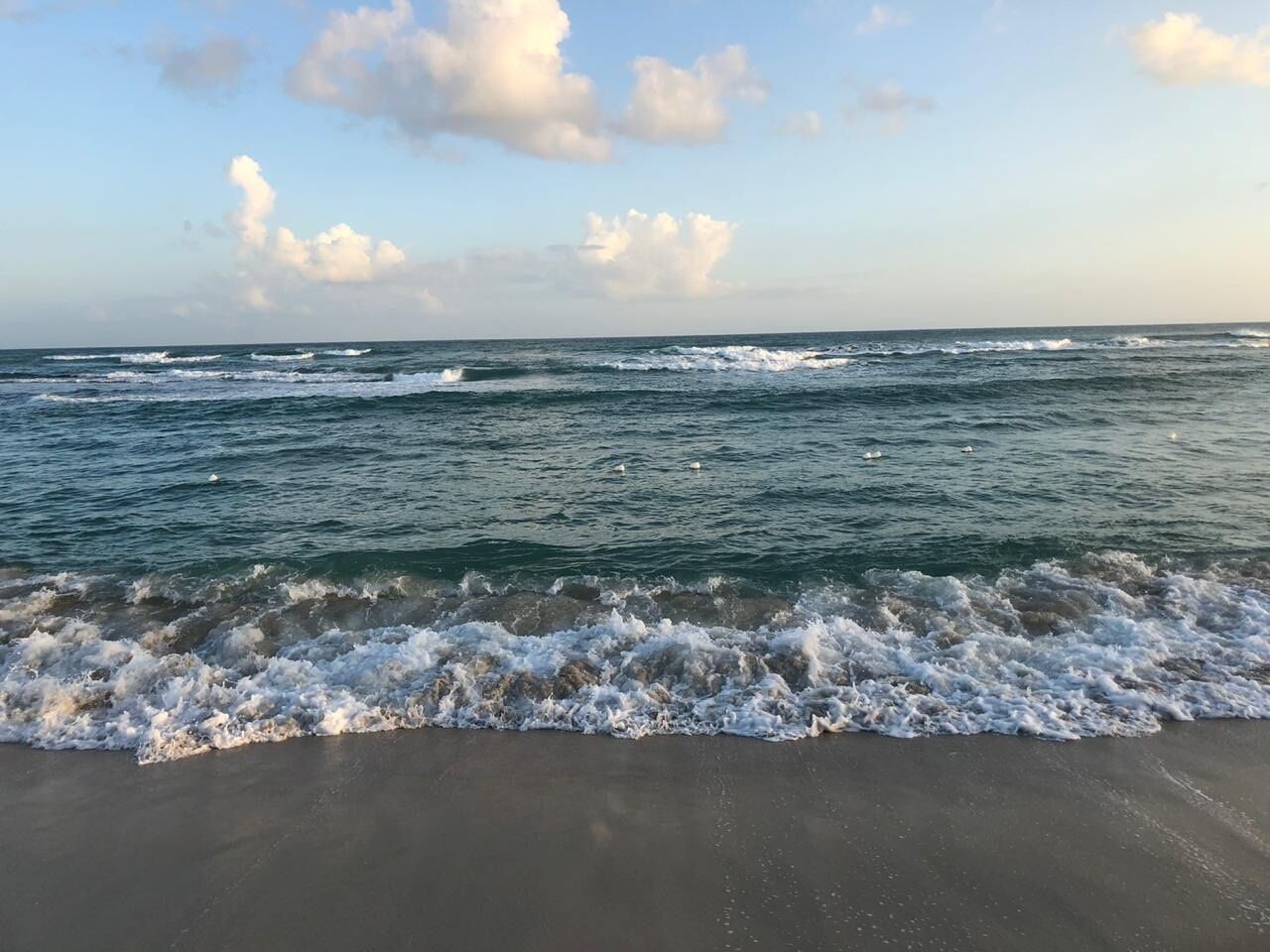 Plage, chaises longues, serviettes de plage