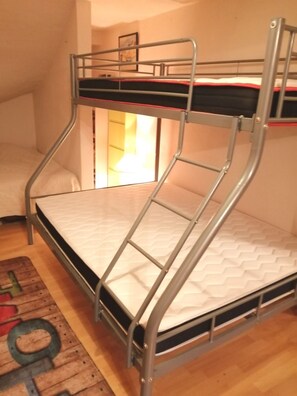 2 chambres, fer et planche à repasser, Wi-Fi gratuit, draps fournis