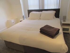 Apartment | 2 bedrooms, blackout drapes, iron/ironing board, free WiFi - No 6 at 19 Ivanhoe - 2  Bed Sefton Park (Liverpool)