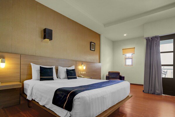 Premium bedding, desk, free WiFi, bed sheets