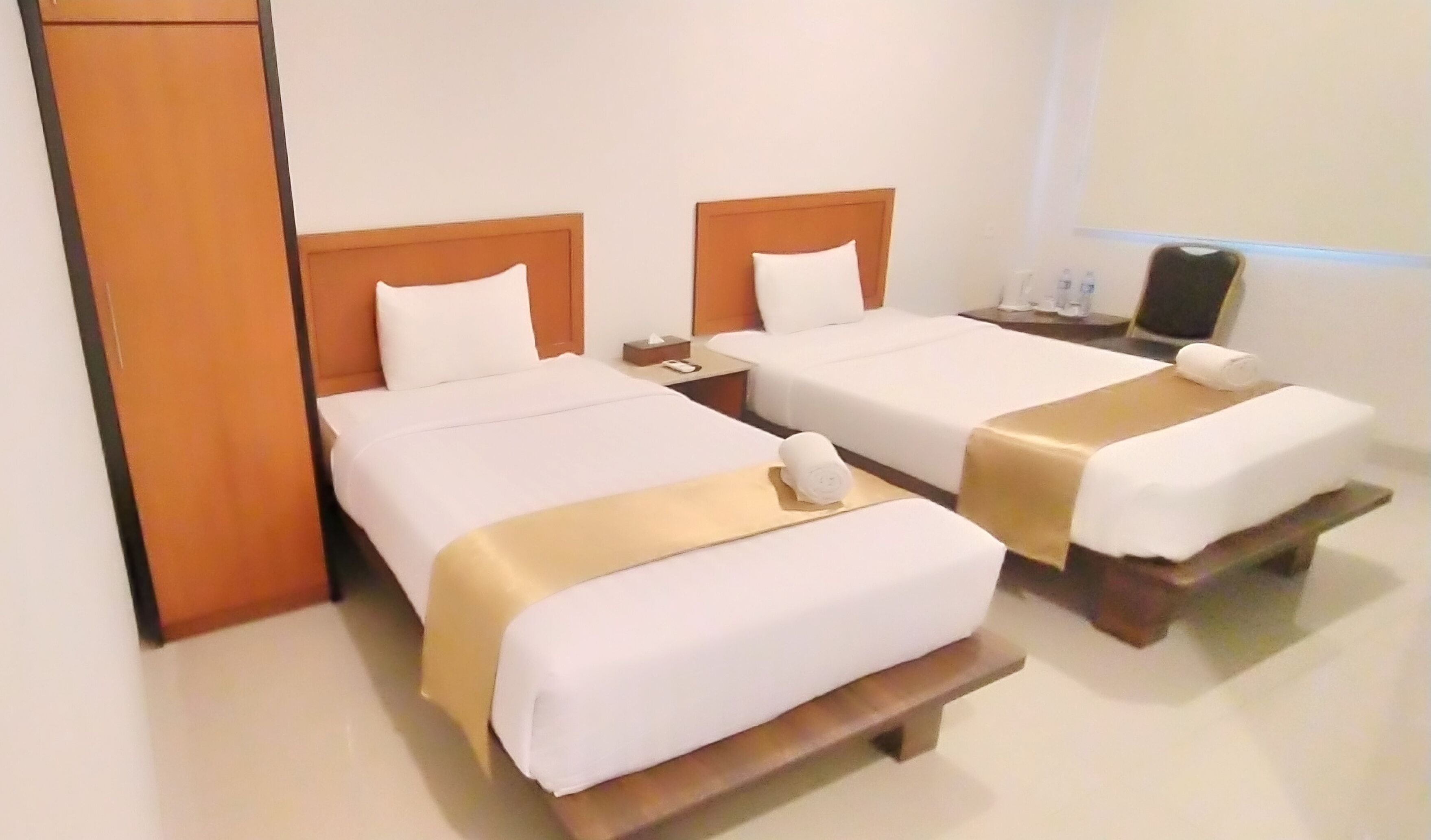 Habitació amb dos llits individuals superior, balcó | Escriptori, habitacions insonoritzades, wifi gratuïta i roba de llit 