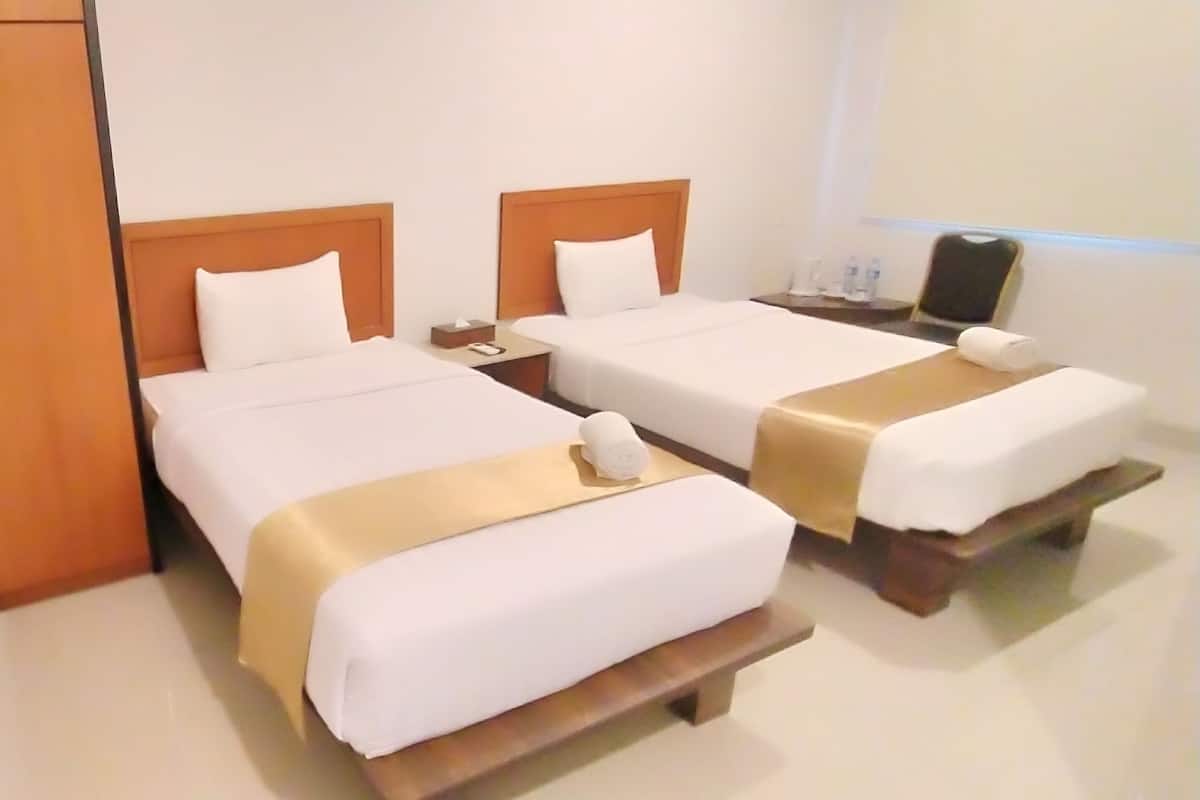 Superior Twin Room, Balcony | Desk, soundproofing, free WiFi, bed sheets