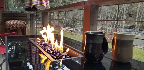 SECLUDED PRIVATE BEACH ON CREEK !  