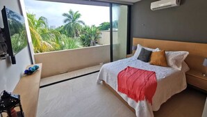 Exclusive Suite | Bathroom | Shower, rainfall showerhead, free toiletries, towels - Estudio Lujoso Mérida (Mérida)