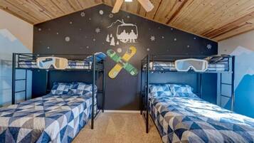 8 soveværelser, skrivebord, strygejern/strygebræt, weekendseng