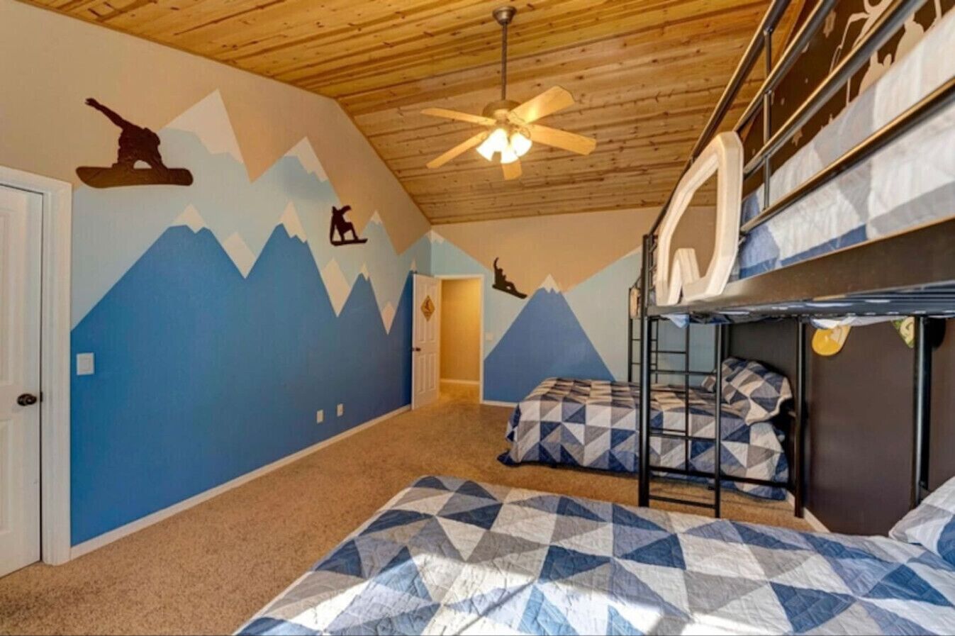 8 多间卧室、办公桌、熨斗/熨衣板、旅行婴儿床