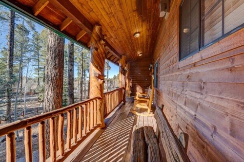 Huge Cabin Near Woodland Lake, Sleeps 36!
