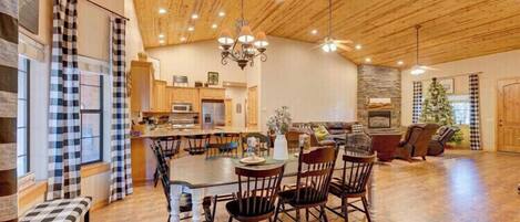 Smart-TV, Kamin, DVD-Player, Bücher