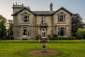 Exterior - Near St Andrews Mansion House , Hot Tub 6 Acre Garden (St Andrews)