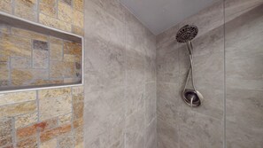 Combined shower/bathtub, hair dryer, towels