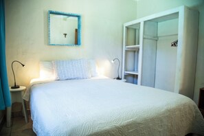2 bedrooms, travel cot, free WiFi, bed sheets