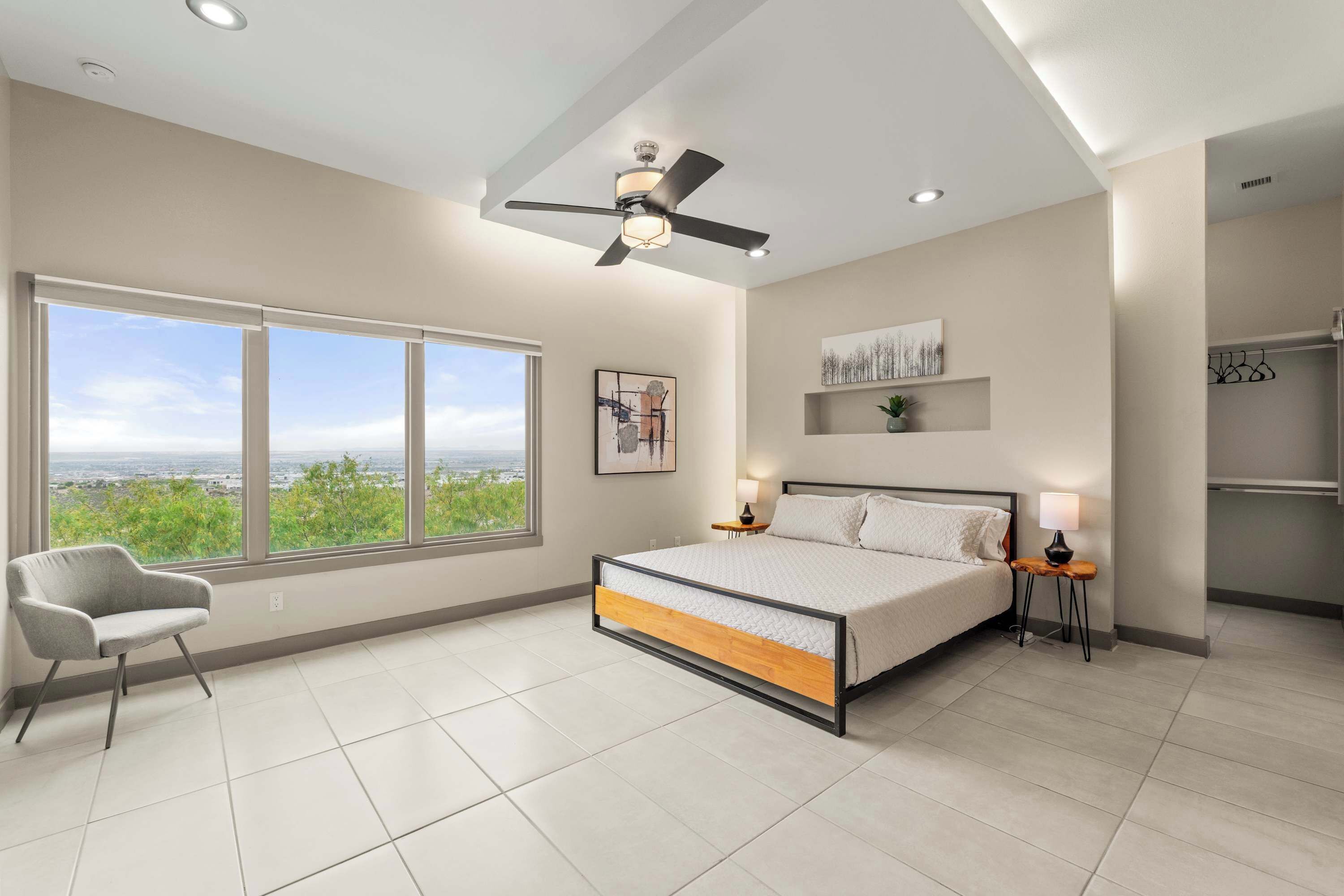 4 bedrooms, desk, iron/ironing board, WiFi