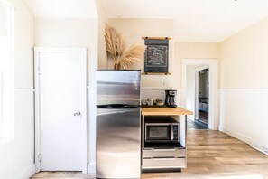 Interior - Cali Coast * Small home in quiet neighborhood (O'Fallon)