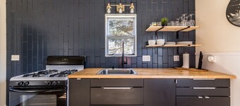 Cali Coast * Small home in quiet neighborhood