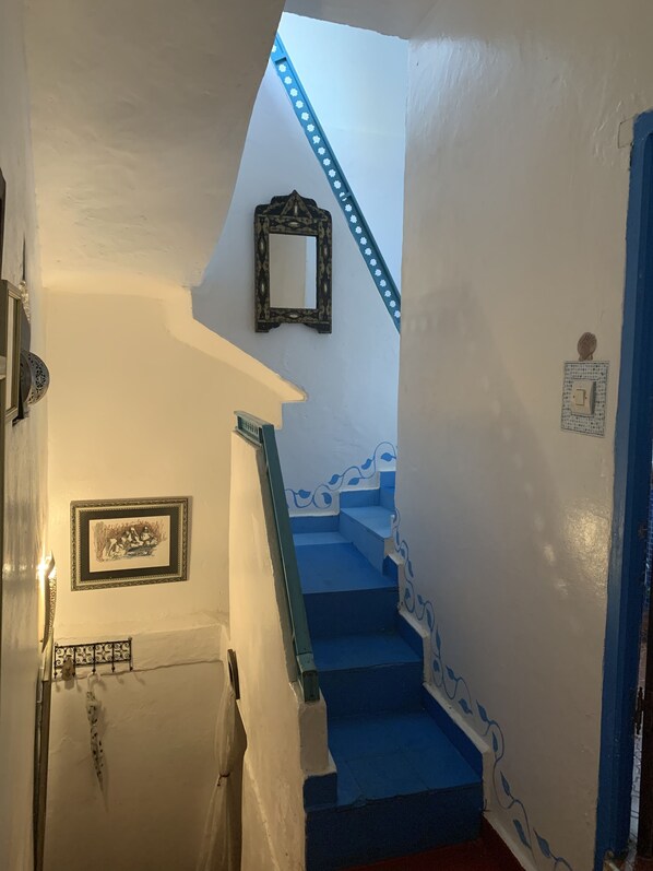 Unclassified image, 1 of 23, button